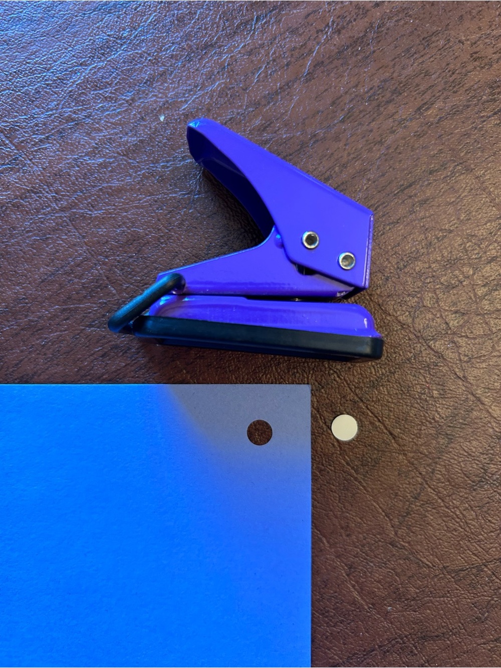 Mini dot hole pinch